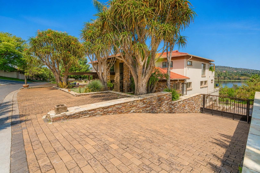 6 Bedroom Property for Sale in Birdwood Estate North West
